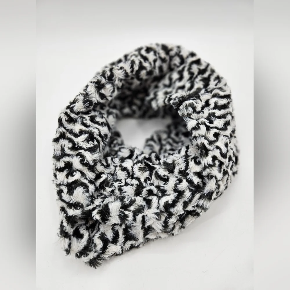 Minky Swirl APEXX Collection Corp. Black & White Infinity Scarf Wrap